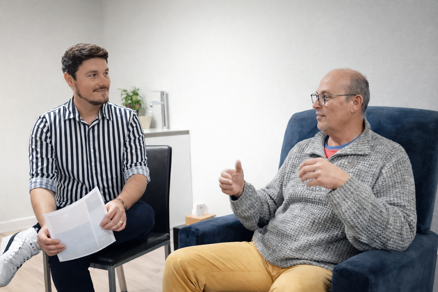 Joffrey Ros - Hypnothérapeute en consultation avec un patient dans son cabinet de Néfiach